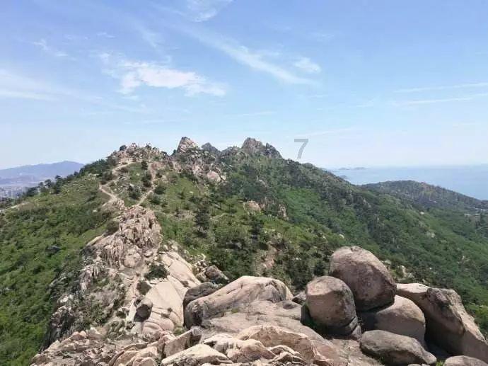 四川瓦屋山大量游客因排队坐索道夜间滞留数小时,景区:已限流